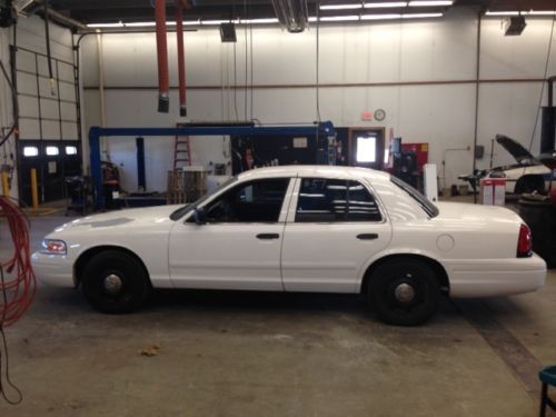 2003  ford crown victoria 4 door sedan