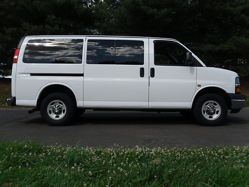 12 passenger &gt; navi &lt; carfax certified &gt; low miles &lt; e350 &gt; full size van limo &lt;