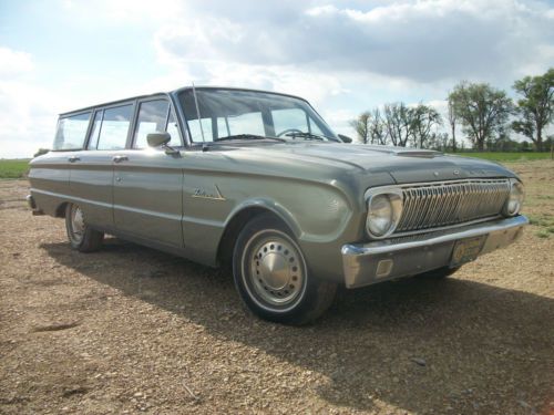 1962 ford falcon station wagon 4 door