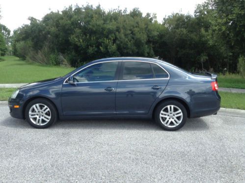 2007 volkswagen jetta 2.5l one owner, sunroof, leather, great mpg looks like new