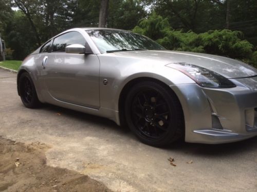Nissan 350 z for sale..low miles!!!