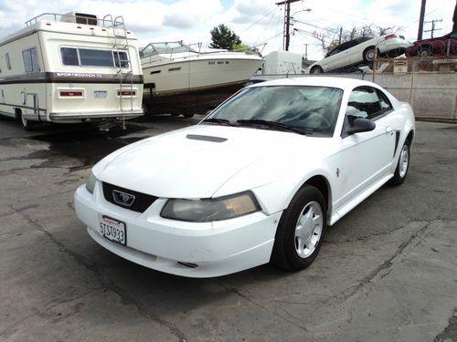 2001 ford mustang base coupe 2-door 3.8l, no reserve