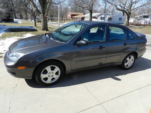 2005 ford focus sedan se zx4  automatic and loaded. only 54,000 mi. not salvage