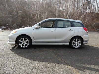 03 toyota metrix xr 4x4 5 speed manual mint condition runs perfect low reserve