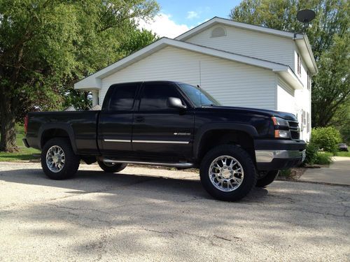 2006 chevrolet silverado 2500 hd lt extended cab pickup 6.0l lifted 20" wheels