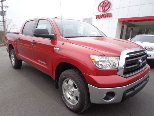 New 2013 tundra crewmax 5.7l v8 4x4 trd off road tow package rear camera red
