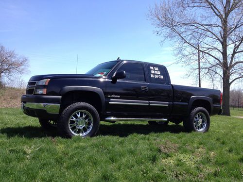 2006 chevrolet silverado 2500 hd lt extended cab pickup 6.0l lifted 20" wheels