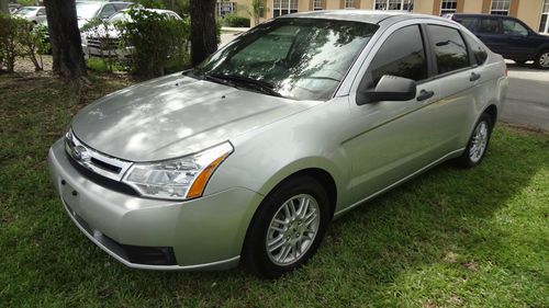 2010 ford focus se - 3 owners - clean car - clean history - se model - 60k miles