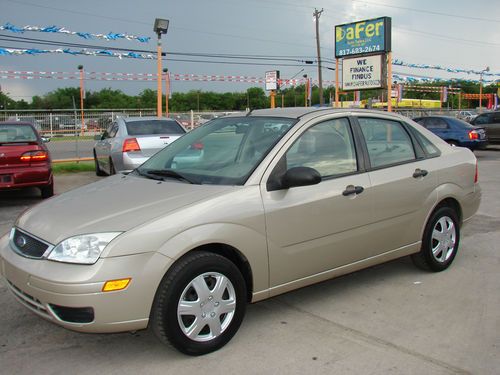 Ford focus 2006 great condition runs smoothe  low miles, never wreck automatic