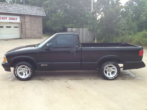 1997 chevy s10 pick-up truck black single cab 5-speed manual transmission