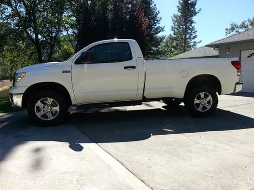 One owner 2007 toyota tundra regular cab sr5 4x4 24k miles 5.7 v8