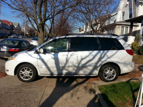 2006 toyota sienna limited ultimate awd no reserve excellent condition 54,000