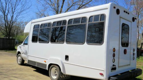 Ford 15 Passenger Van >> Find used 2001 Ford E-450 Super Duty 15 Passenger Bus with Wheelchair Lift in Hickory Valley ... Ford 15 Passenger Van >> Find used 2001 Ford E-450 Super Duty 15 Passenger Bus with Wheelchair Lift in Hickory Valley ...