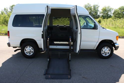 &#039;06 ford econoline e350  full size side entry wheelchair accessible handicap van