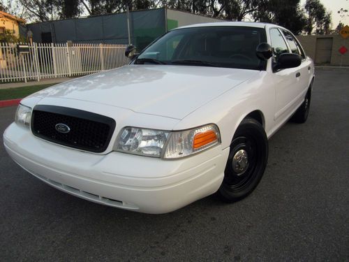 2006 ford crown victoria police interceptor in great running conditions.