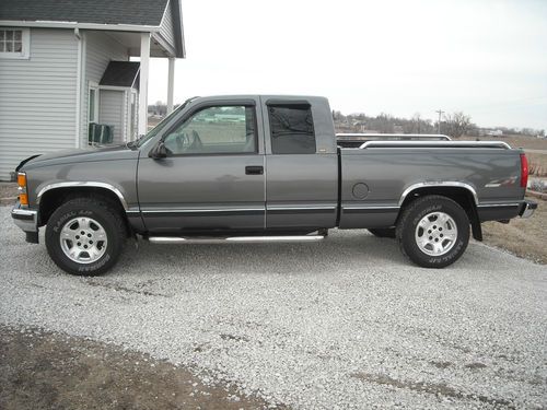 1998 chevrolet silverado z71 4x4 extended cab 3rd door 82,000 actual miles