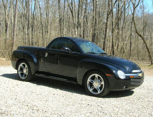 2004 chevrolet ssr base convertible 2-door 5.3l