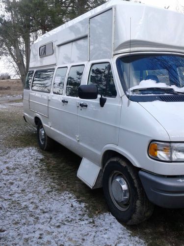 95 dodge van ram van b350, 12 passenger with wheel chair lift