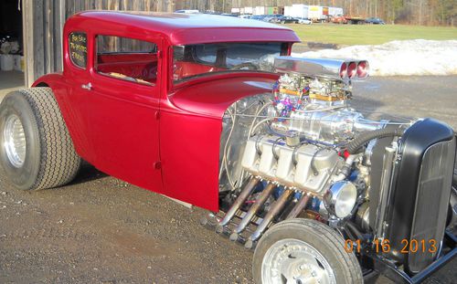 Hot little car!!!!             1930 ford 5 window coupe