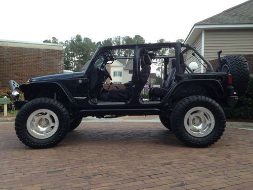 2012 jeep wrangler unlimited 4-door 3.6l 6 speed, lifted and locked