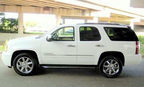 2009 denali,awd,sunroof,nav,rear dvd,htd/cool lth,3rd row,20's,43k,we finance