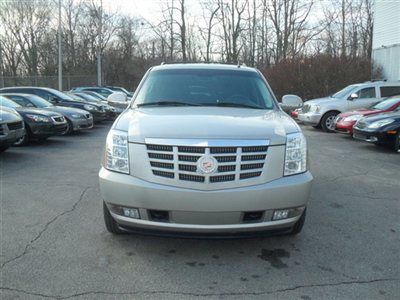 08 escalade awd,xenon,park sensors,power gate,6cd,bose,heated leather, best deal