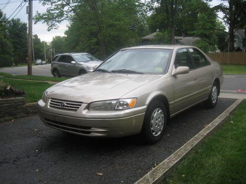 1999 toyota camry le  2.2l 4 cylinder only 79752 original low miles  excellent
