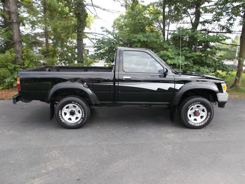 1992 toyota pickup - 4x4 - regular cab - super clean truck - only 125,382 miles!