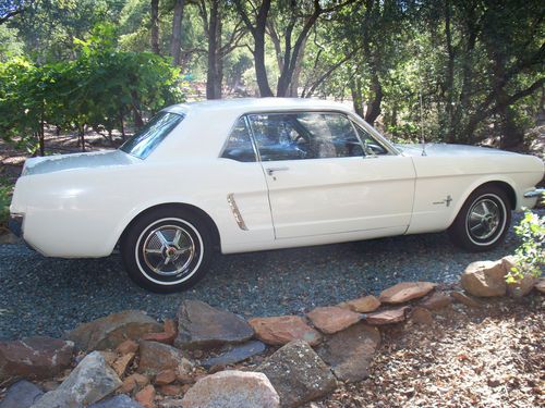 1965 ford mustang base 3.3l        restored condition