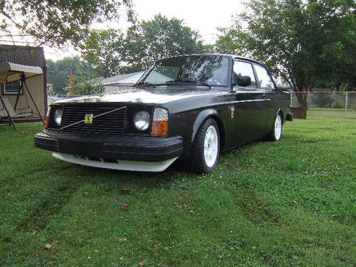 Volvo - 1976 242 - must see - rare + rare parts.