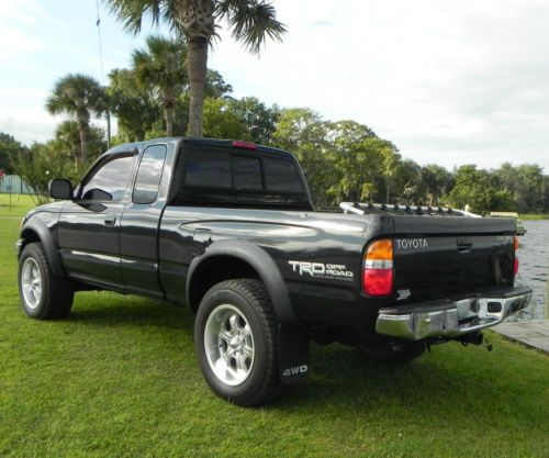 Sell used 2004 TOYOTA TACOMA 4X4 EXT CAB V-6 AUTOMATIC SR5 in Fleming