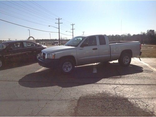 2005 dodge dakota st extended cab - great condition -clean carfax, with warranty