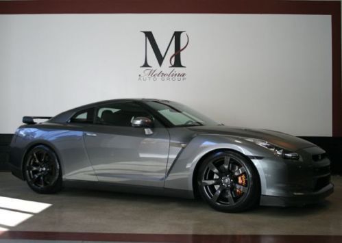 2010 nissan gt-r/switzer tune and exhaust/lots of carbon fiber/hr suspension!