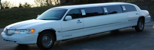 Lincoln royal coach 10 pax limousine
