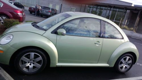 2006 green volkswagen beetle hatchback 2-door: good condition