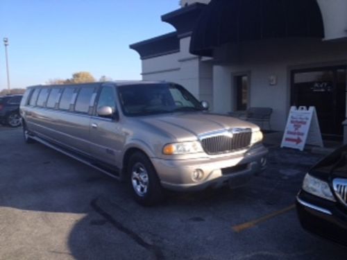 Limo limousine lincoln navigator suv 2001 stretch stagecoach luxury ford mega