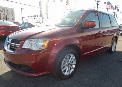 We finance one owner clean burgundy fwd v6 wheels low miles power third row auto