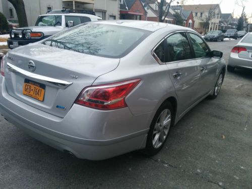 2013 nissan altima sv silver 13k miles excellent cond. backup camera/ bluetooth