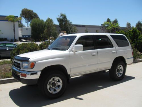 1997 toyota 4runner sr5 3.4l only 124k! 1owner! white color! 4wd! new tires!