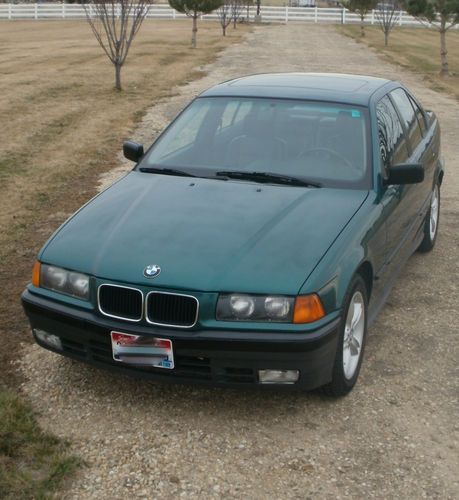 1992 bmw 325i low mileage super  clean sunroof leather 5 speed  stick 24 mpg