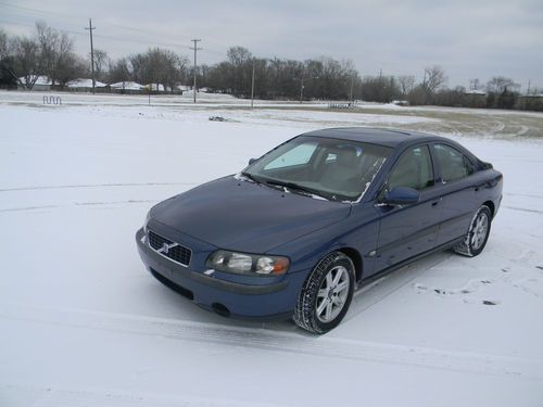 2001 volvo s60 2.4t sedan 4-door 2.4l great on gas 145k