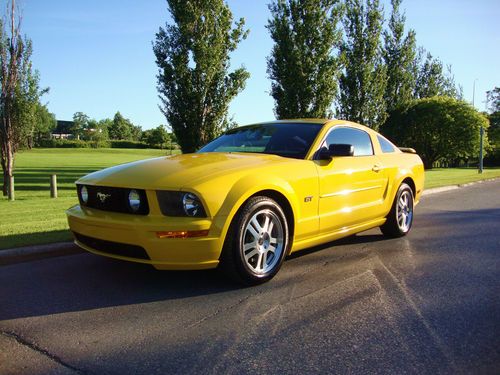 2005 ford mustang gt - super low miles 14,291 - clean history - rare - mint