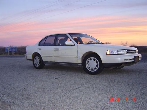 1990 nissan maxima gxe sedan 4-door 3.0l