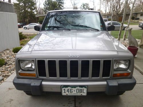 2001 jeep cherokee sport 4x4; 4-door; 4.0l