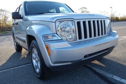 2011 jeep liberty sport 4x4 27k actual miles excellent running condition