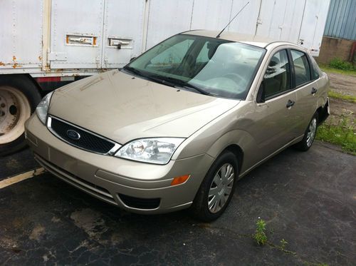 2006 ford focus zx4 35k salvage runs and drives