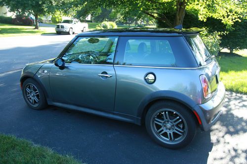 Mini cooper s 2 door 1.6 l supercharged like new panoramic moon roof