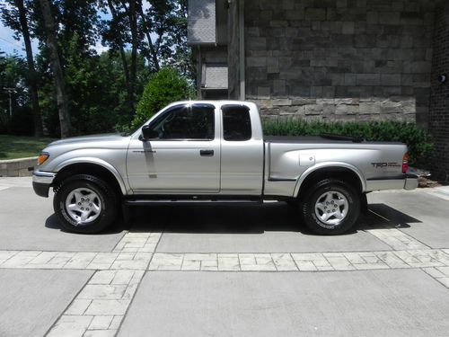Trd, silver, bed liner and cover mint condition