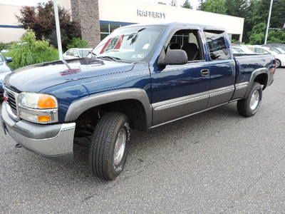 2000 gmc sierra 15oo, z71 4x4, no reserve, no accidents, looks and runs fine.