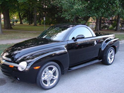 2005 chevrolet ssr convertible black leather 6.0l 6 speed chicago pickup truck